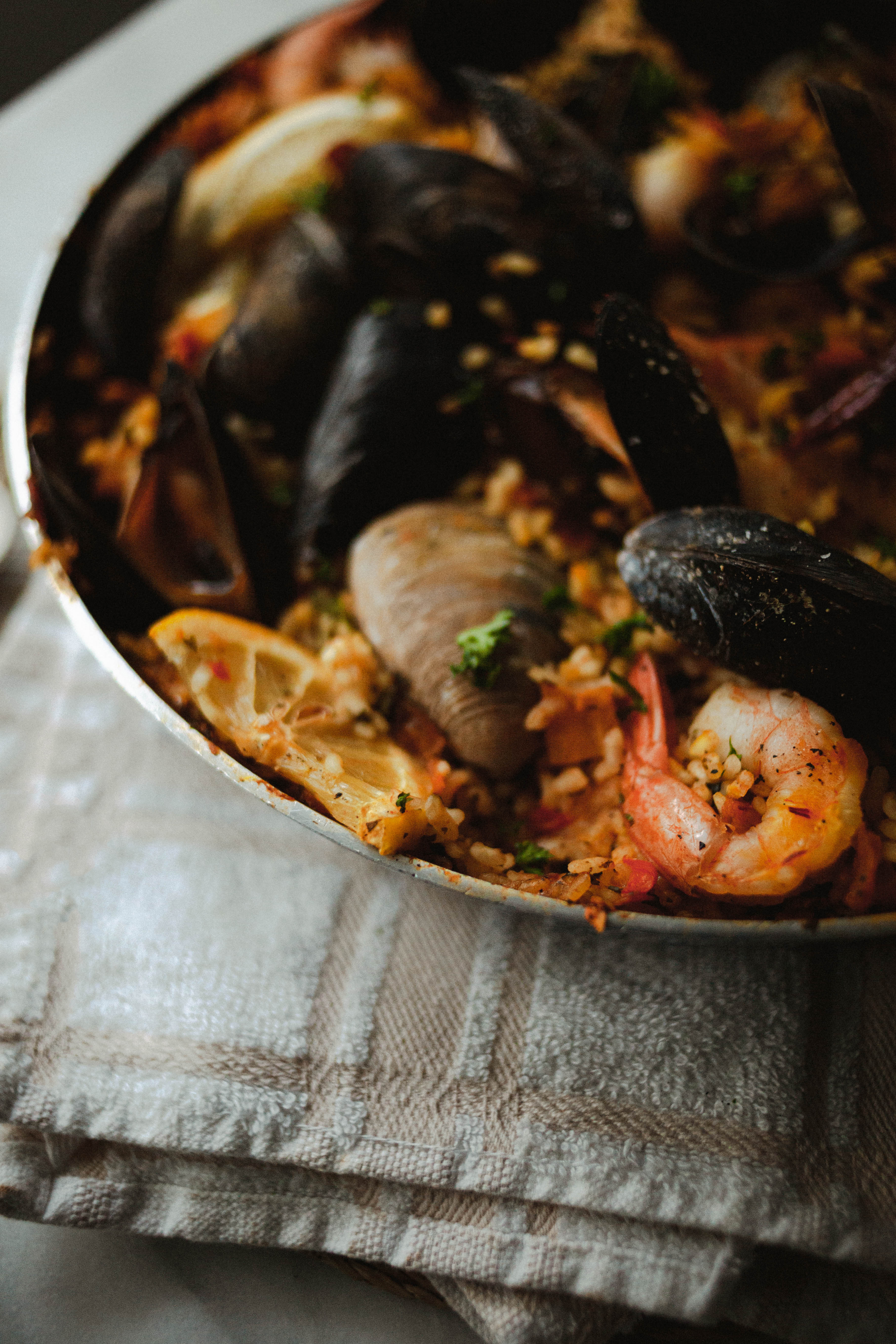 spanish-seafood-paella-pinch-of-chic